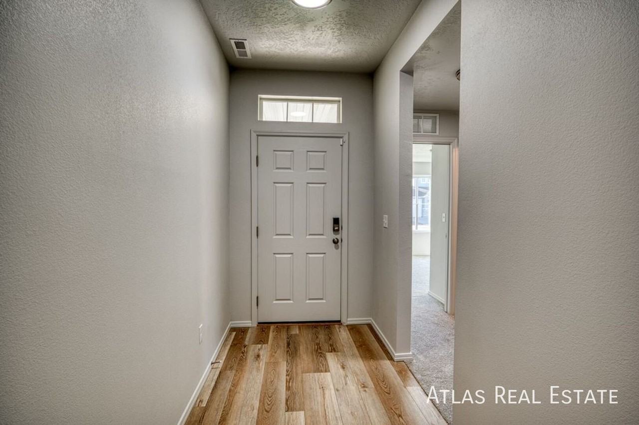 11888 Wilmington St - Photo 7 of 30