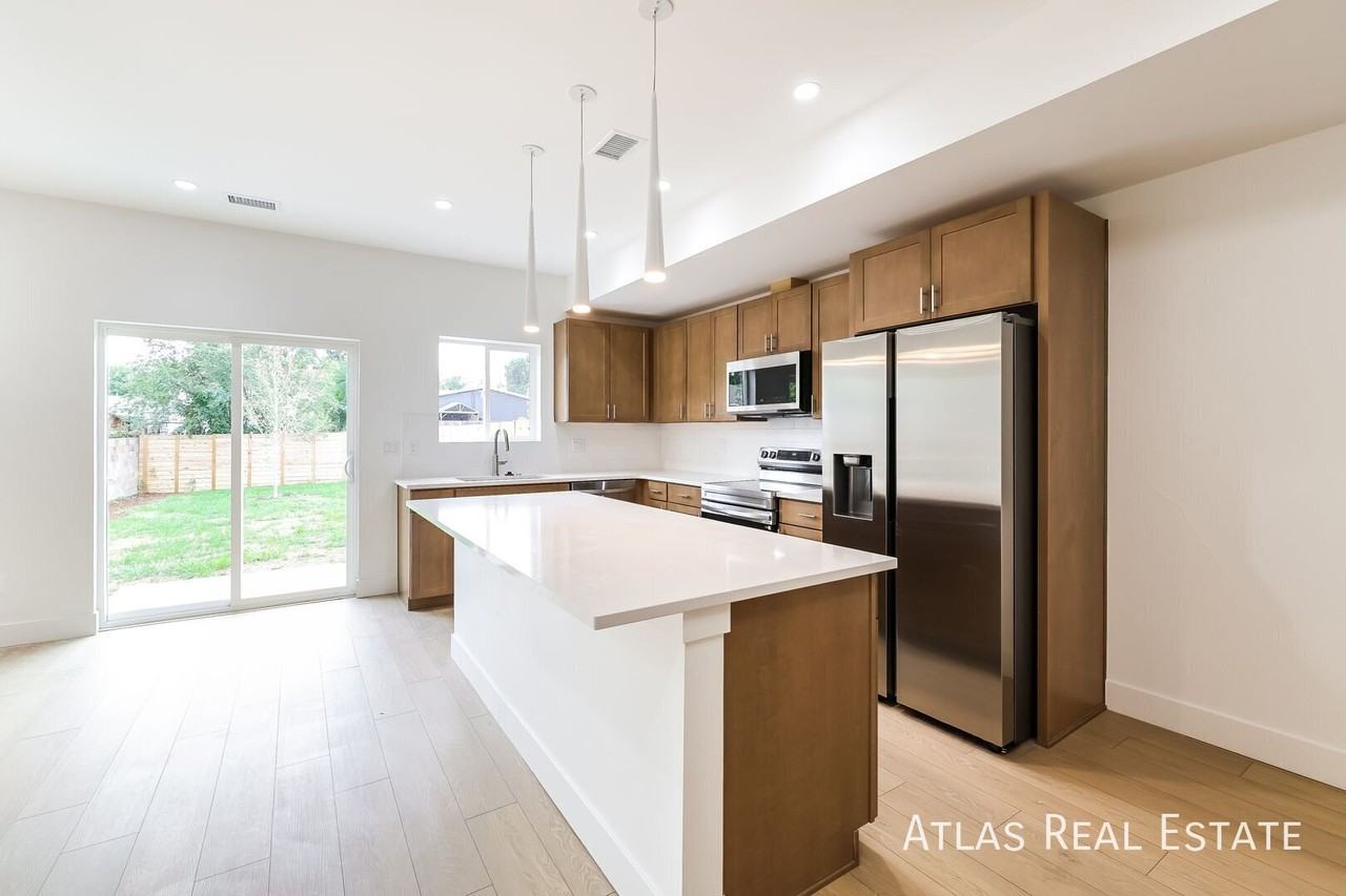 2738 W 2nd Ave - Photo 3 of 17