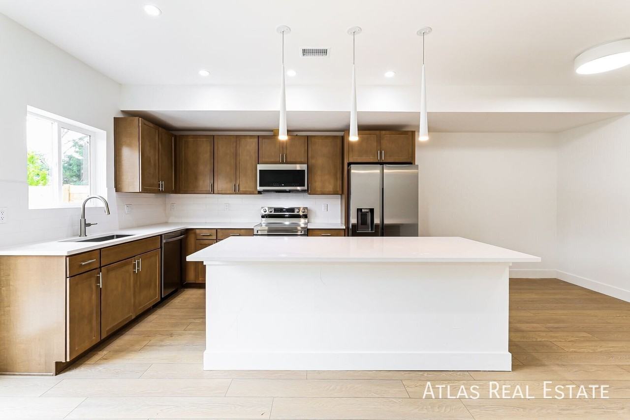 2738 W 2nd Ave - Photo 4 of 17