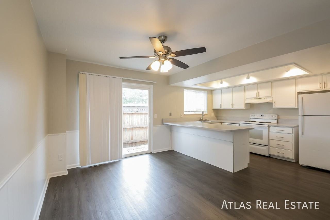 2583 Iris St #2583 - Photo 3 of 50