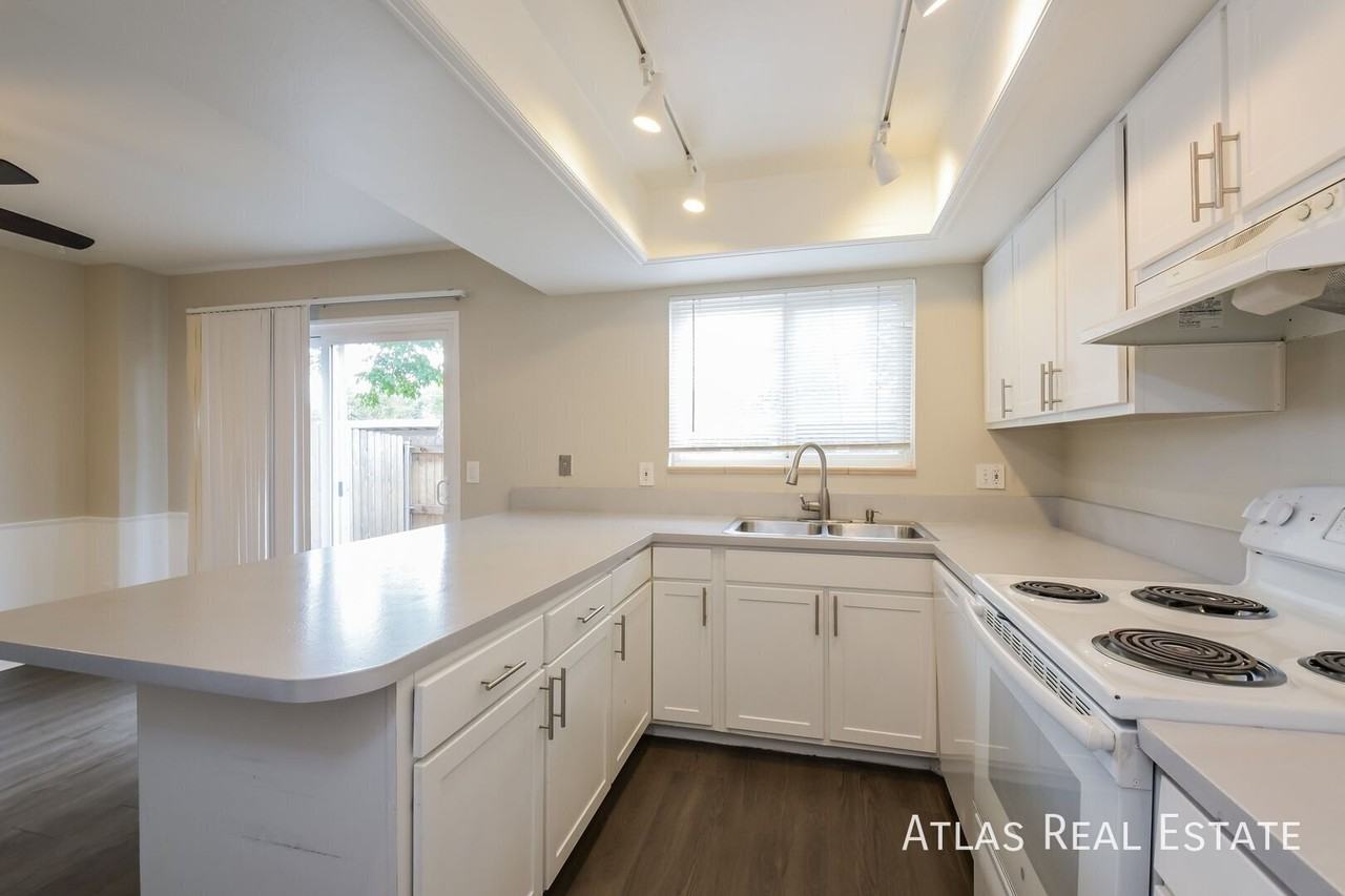 2583 Iris St #2583 - Photo 5 of 50