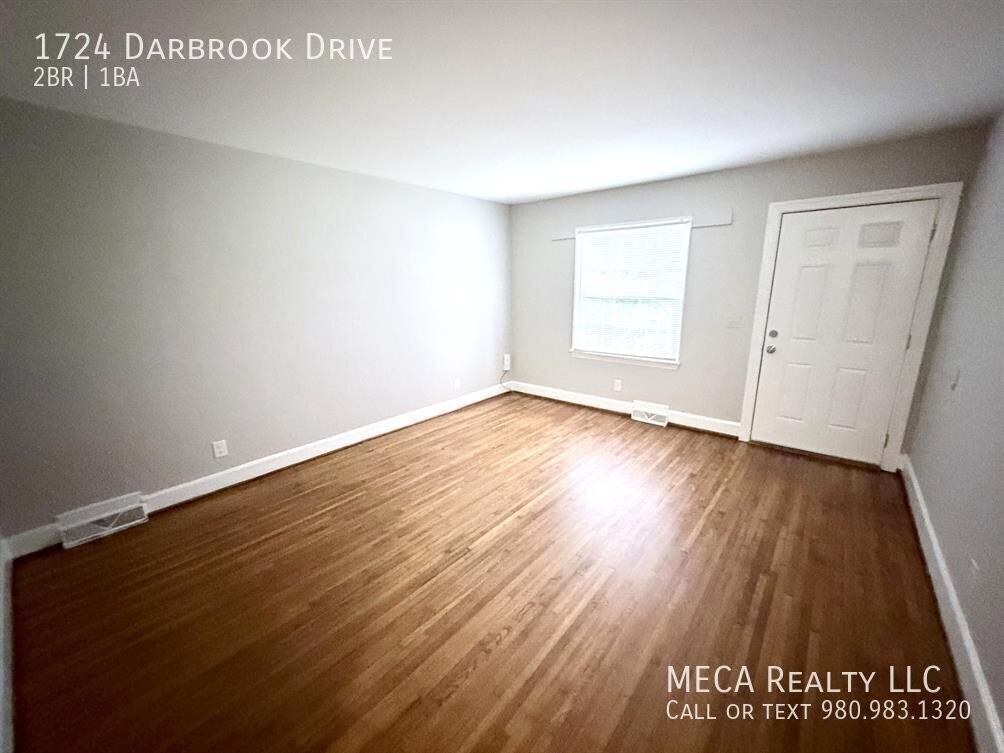 1724 Darbrook Dr - Photo 3 of 8