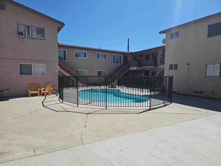 19415 Haynes St - Photo 4 of 10
