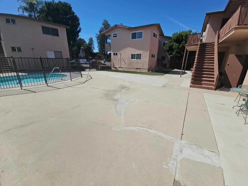 19415 Haynes St - Photo 6 of 10