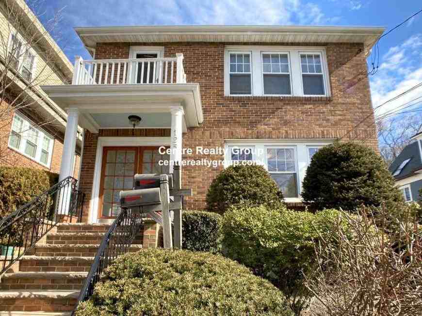 135 Westbourne Ter - Photo 2 of 10