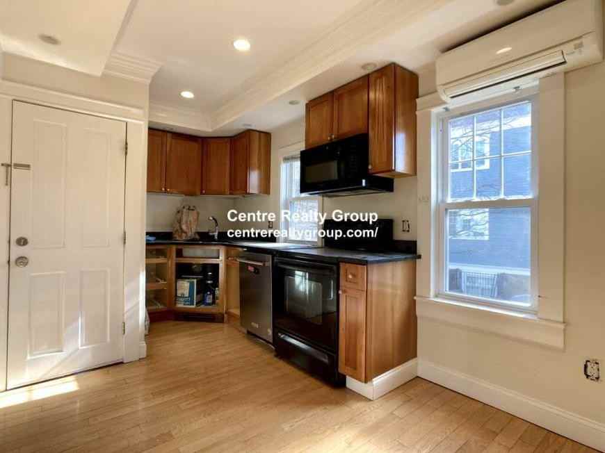 135 Westbourne Ter - Photo 3 of 10