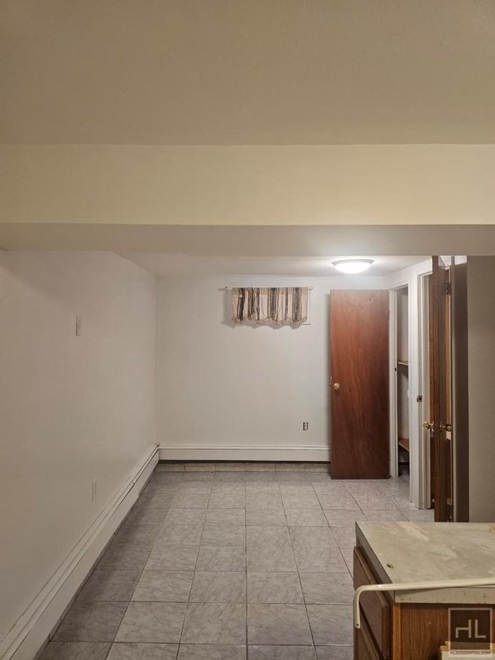 872 E 48th St - Photo 3 of 10