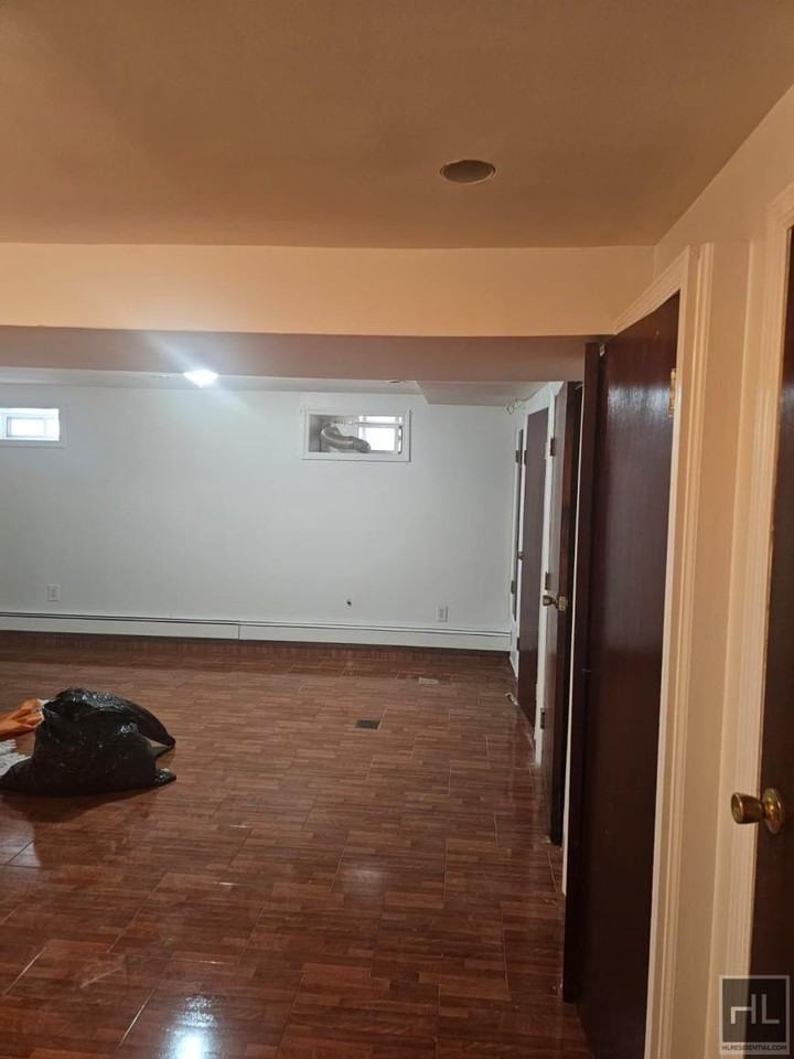 872 E 48th St - Photo 4 of 10