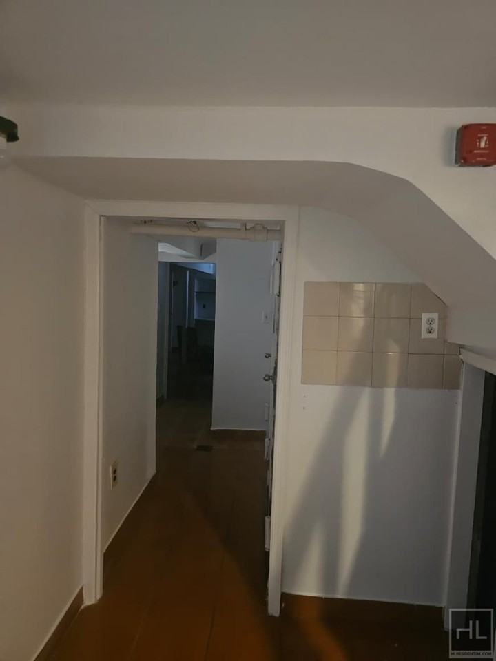 872 E 48th St - Photo 6 of 10