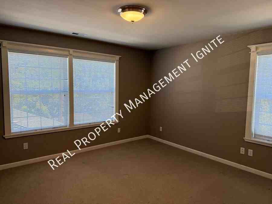 1362 Nw Lexington Ave - Photo 6 of 17