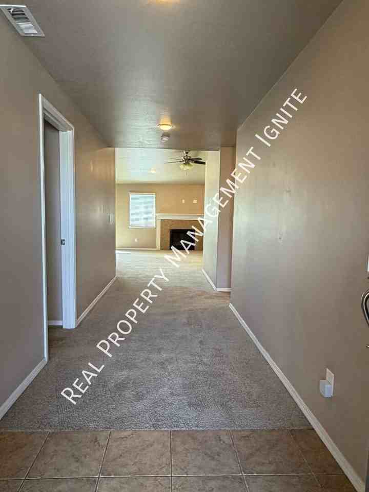1011 Se 6th St - Photo 2 of 16