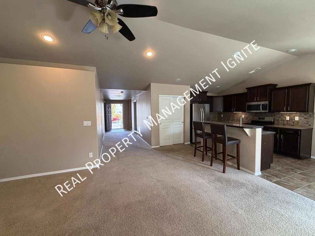 1011 Se 6th St - Photo 3 of 16