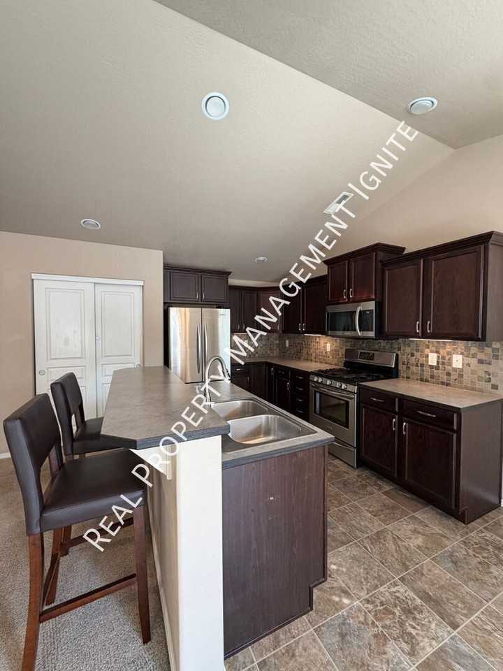 1011 Se 6th St - Photo 4 of 16