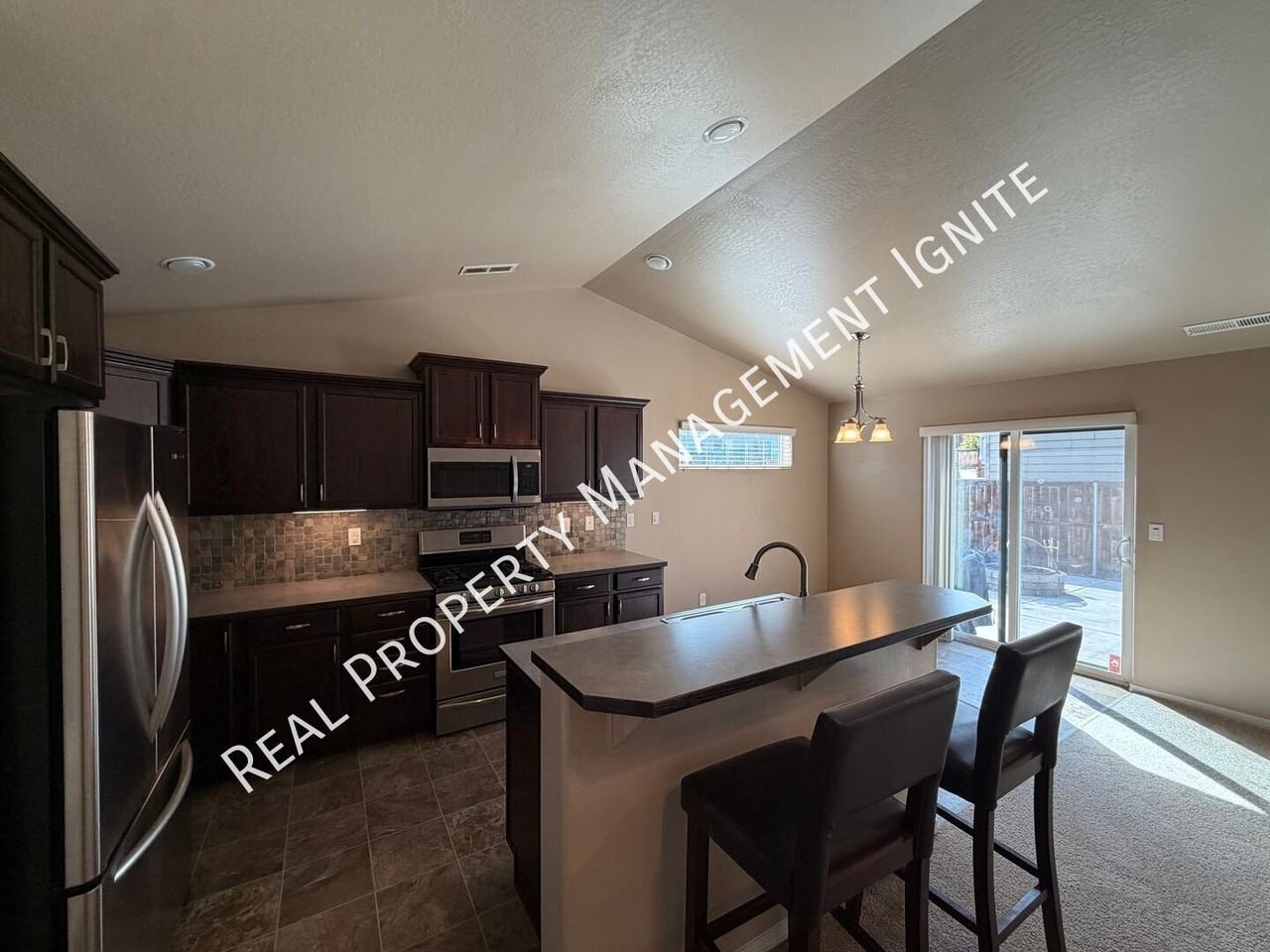 1011 Se 6th St - Photo 5 of 16
