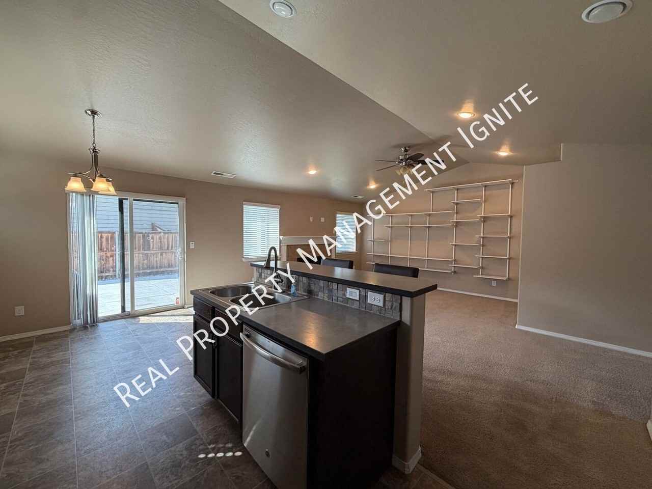1011 Se 6th St - Photo 6 of 16