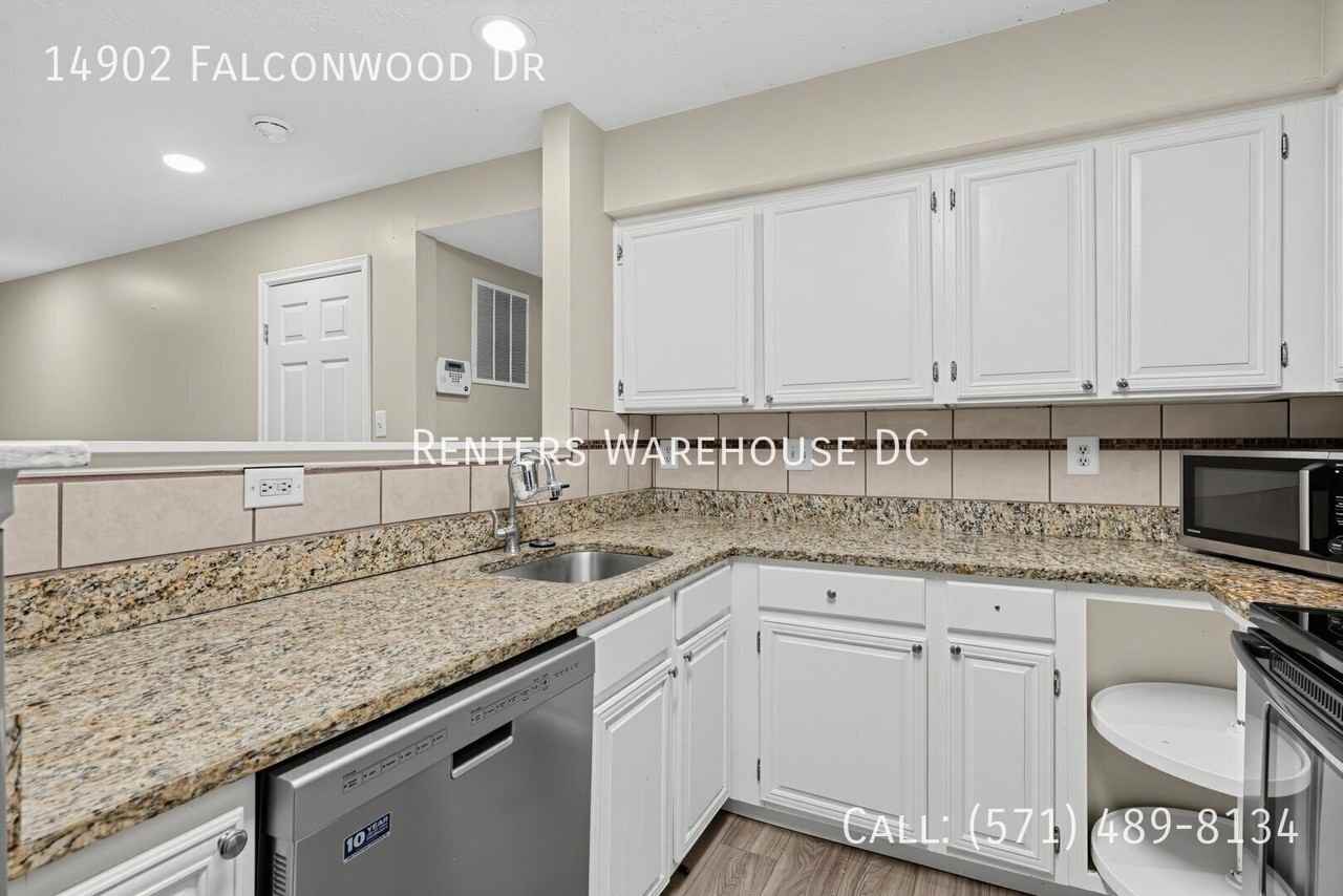 14902 Falconwood Dr - Photo 4 of 41