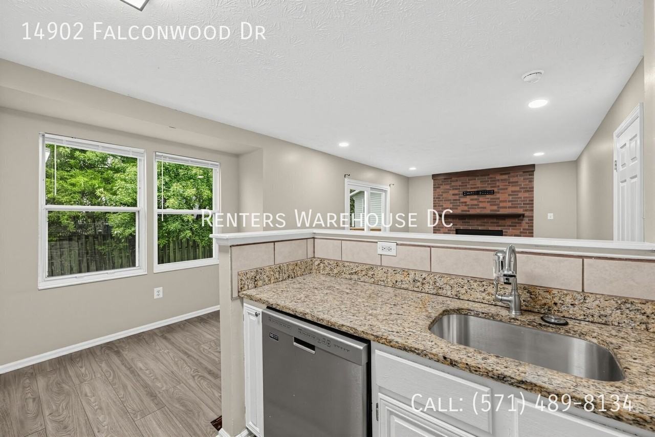 14902 Falconwood Dr - Photo 5 of 41