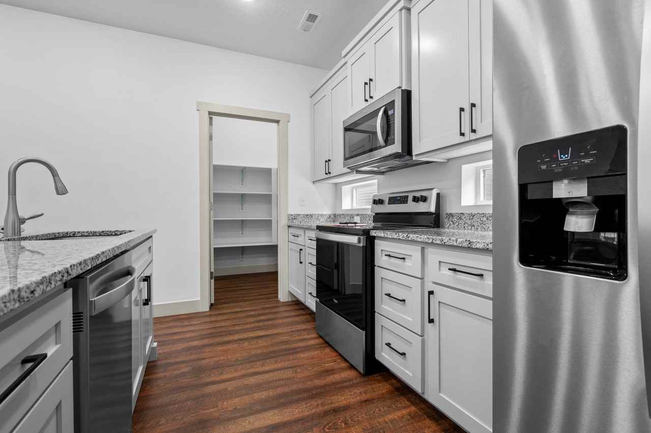 671 S 400 E - Photo 5 of 28