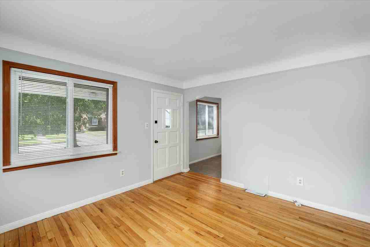 2011 East Hudson Avenue - Photo 4 of 33