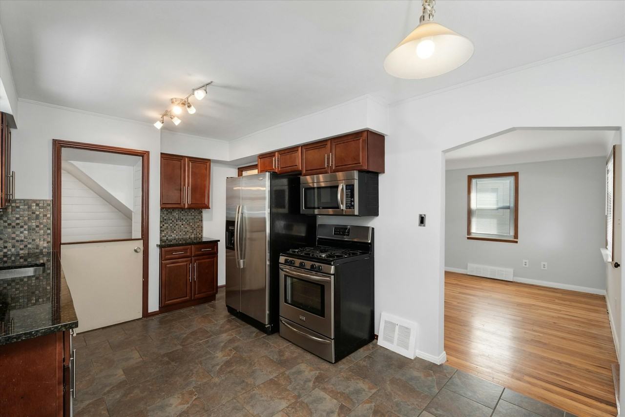 2011 East Hudson Avenue - Photo 7 of 33