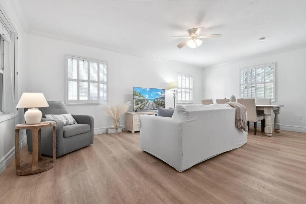 941 Ocean Dr - Photo 4 of 8