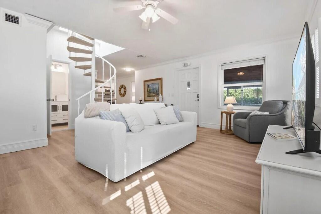 941 Ocean Dr - Photo 5 of 8