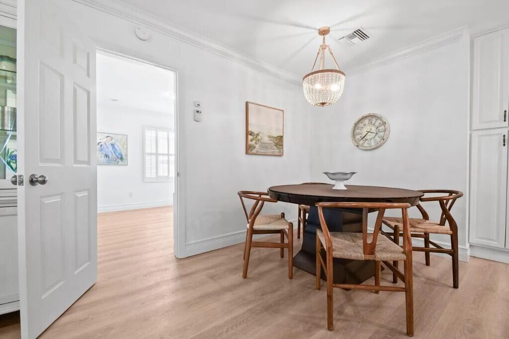 941 Ocean Dr - Photo 6 of 8