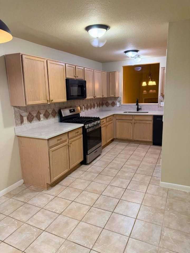 11911 Ezekiel Dr - Photo 5 of 23