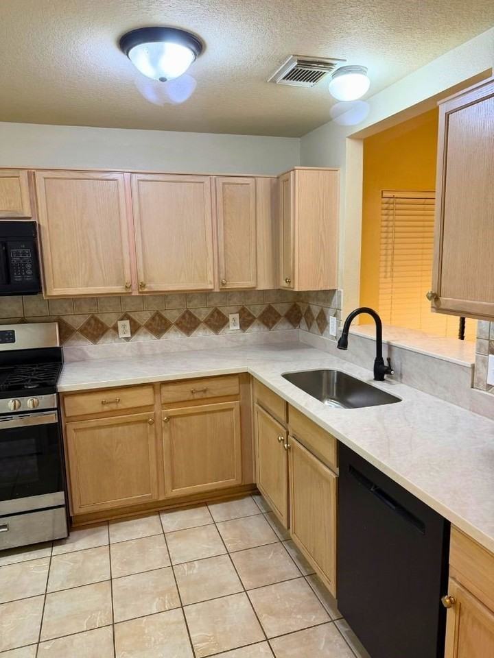 11911 Ezekiel Dr - Photo 6 of 23