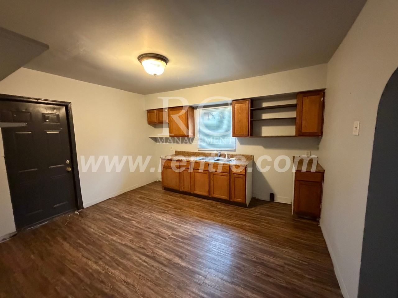 1105 Martin St - Photo 2 of 12