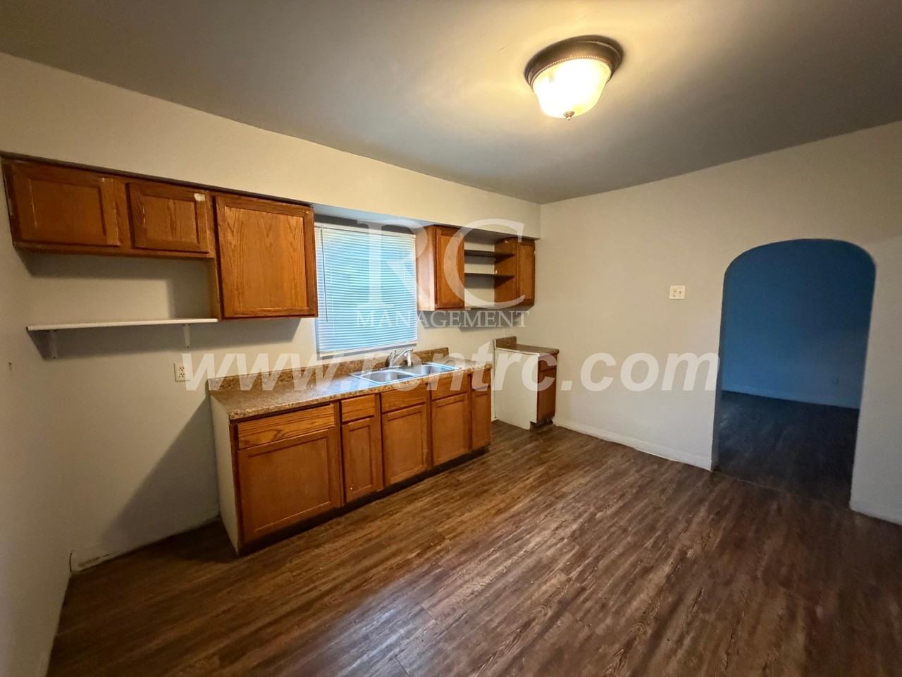 1105 Martin St - Photo 3 of 12