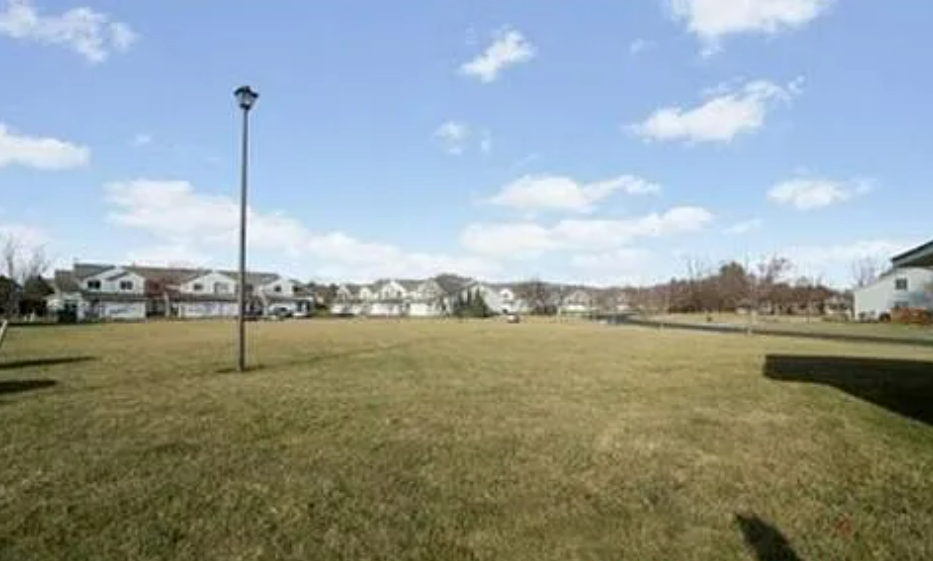 604 Roundhouse St - Photo 3 of 16