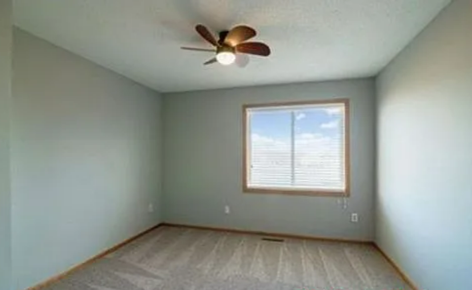 604 Roundhouse St - Photo 5 of 16