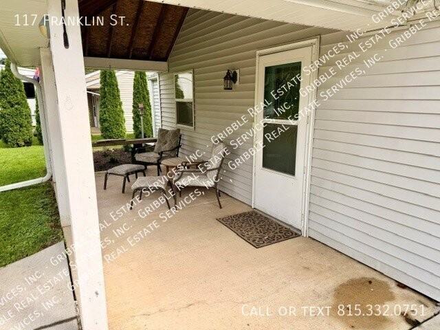 117 Franklin St - Photo 4 of 17