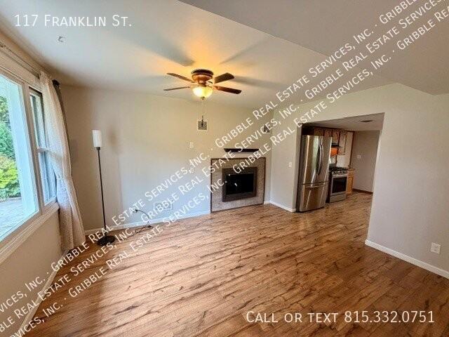 117 Franklin St - Photo 5 of 17