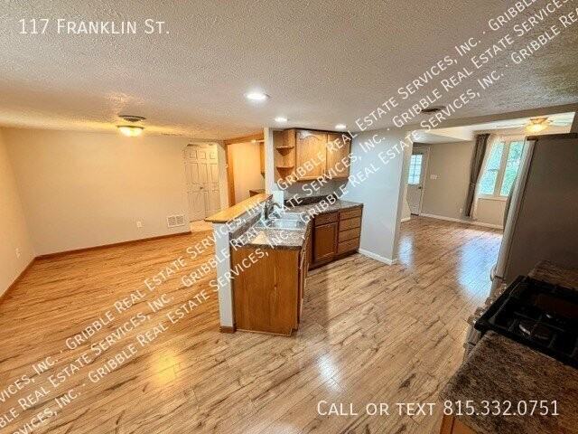 117 Franklin St - Photo 7 of 17