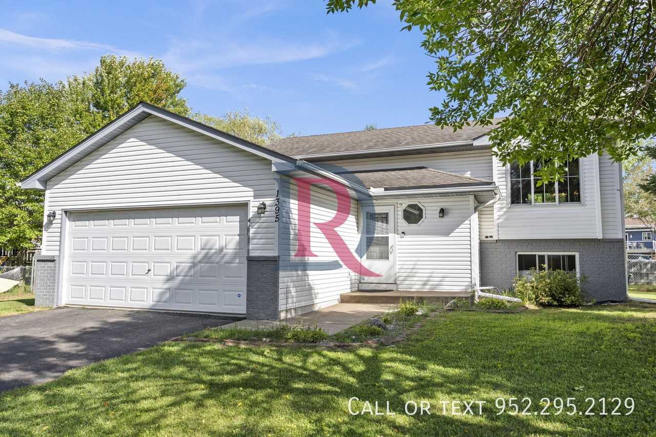 1395 Honeysuckle Ln Se - Photo 5 of 50