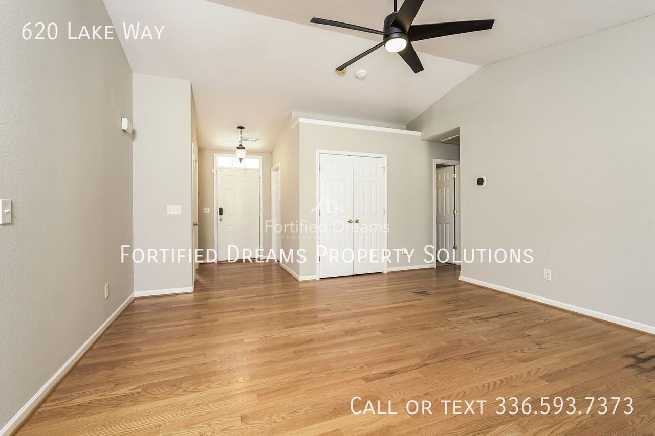 620 Lake Way - Photo 4 of 18
