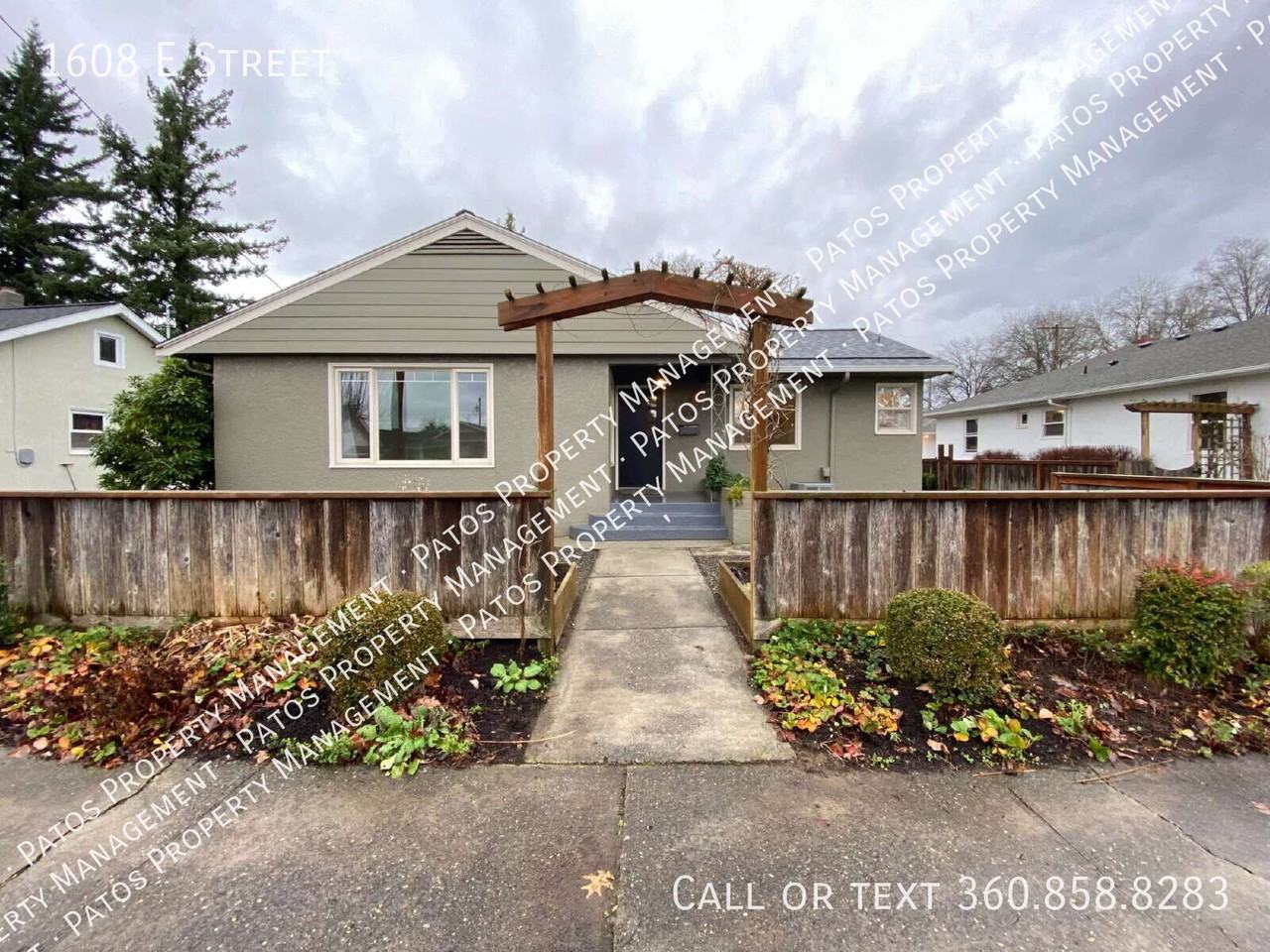 1608 E St - Photo 3 of 31