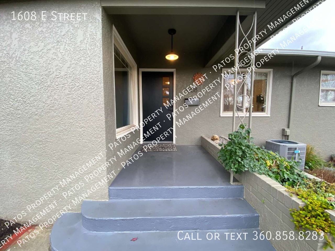 1608 E St - Photo 4 of 31