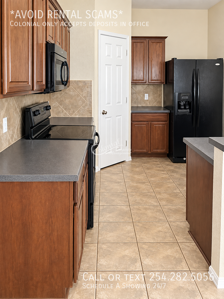 419 W Iowa Dr - Photo 4 of 16