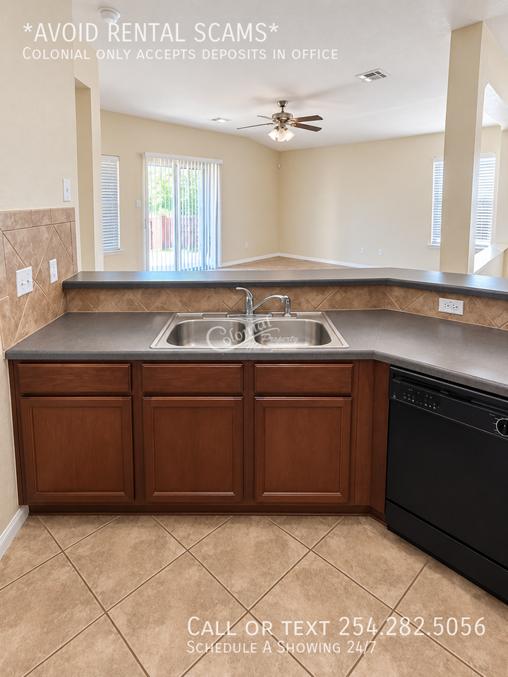 419 W Iowa Dr - Photo 5 of 16