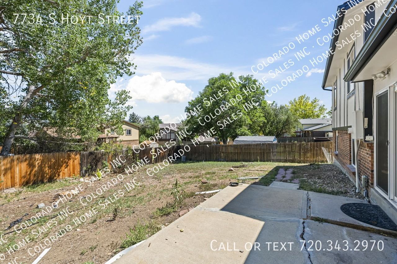 7734 S Hoyt St - Photo 4 of 23