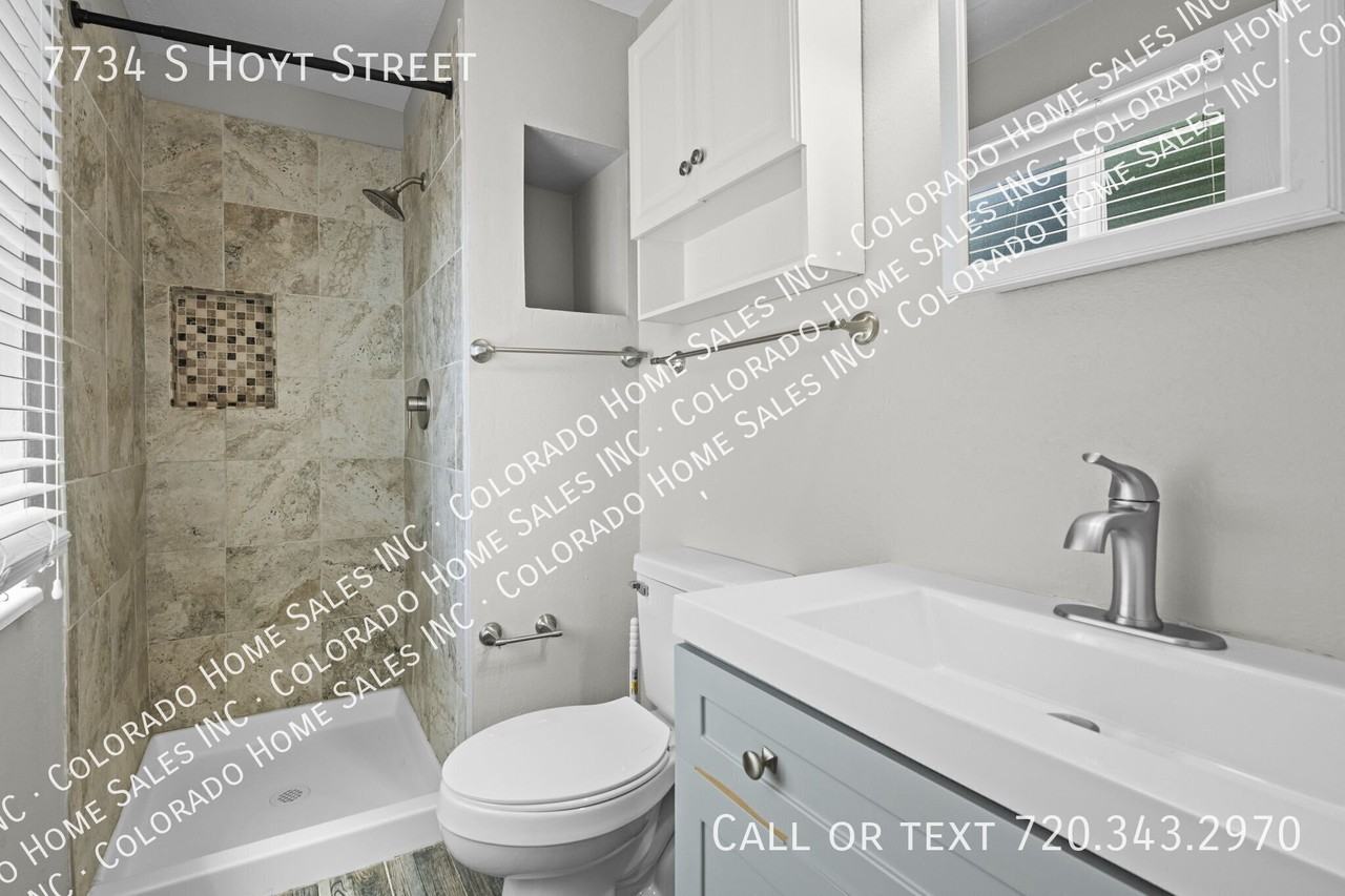 7734 S Hoyt St - Photo 6 of 23