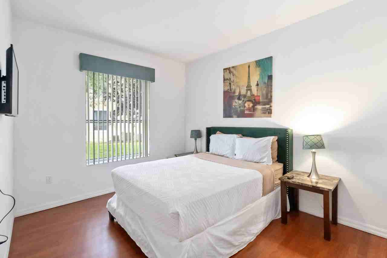 3127 Sun Lake Ct #1 - Photo 4 of 26