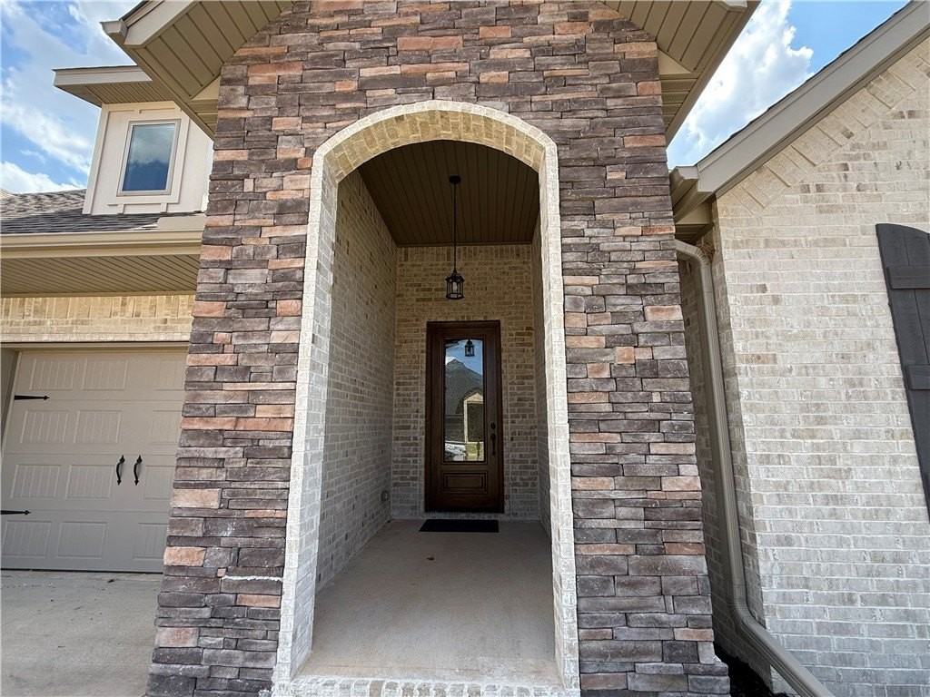 1331 Cullinan St - Photo 2 of 23