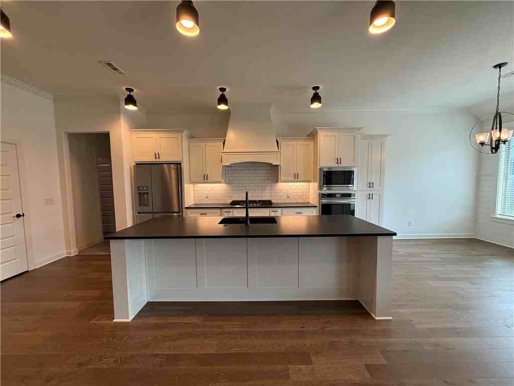 1331 Cullinan St - Photo 7 of 23