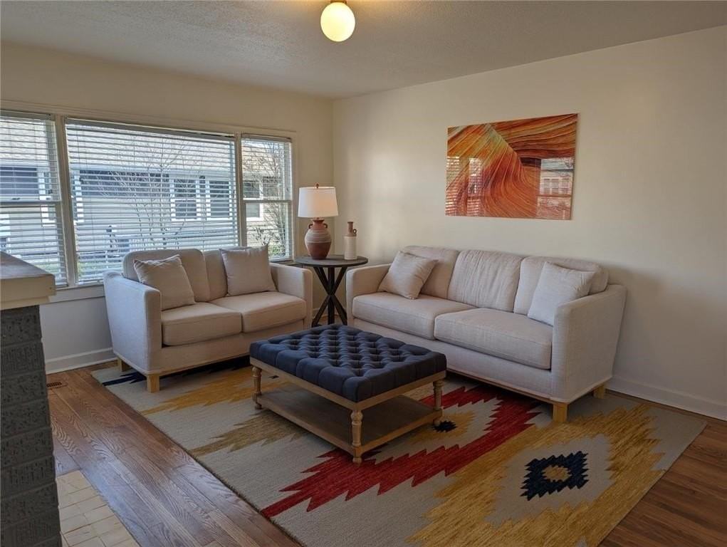 705 Nw 6th St - Photo 3 of 10