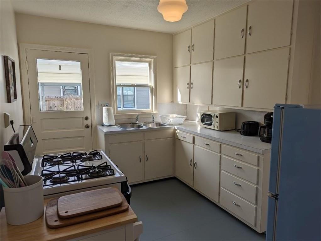 705 Nw 6th St - Photo 4 of 10