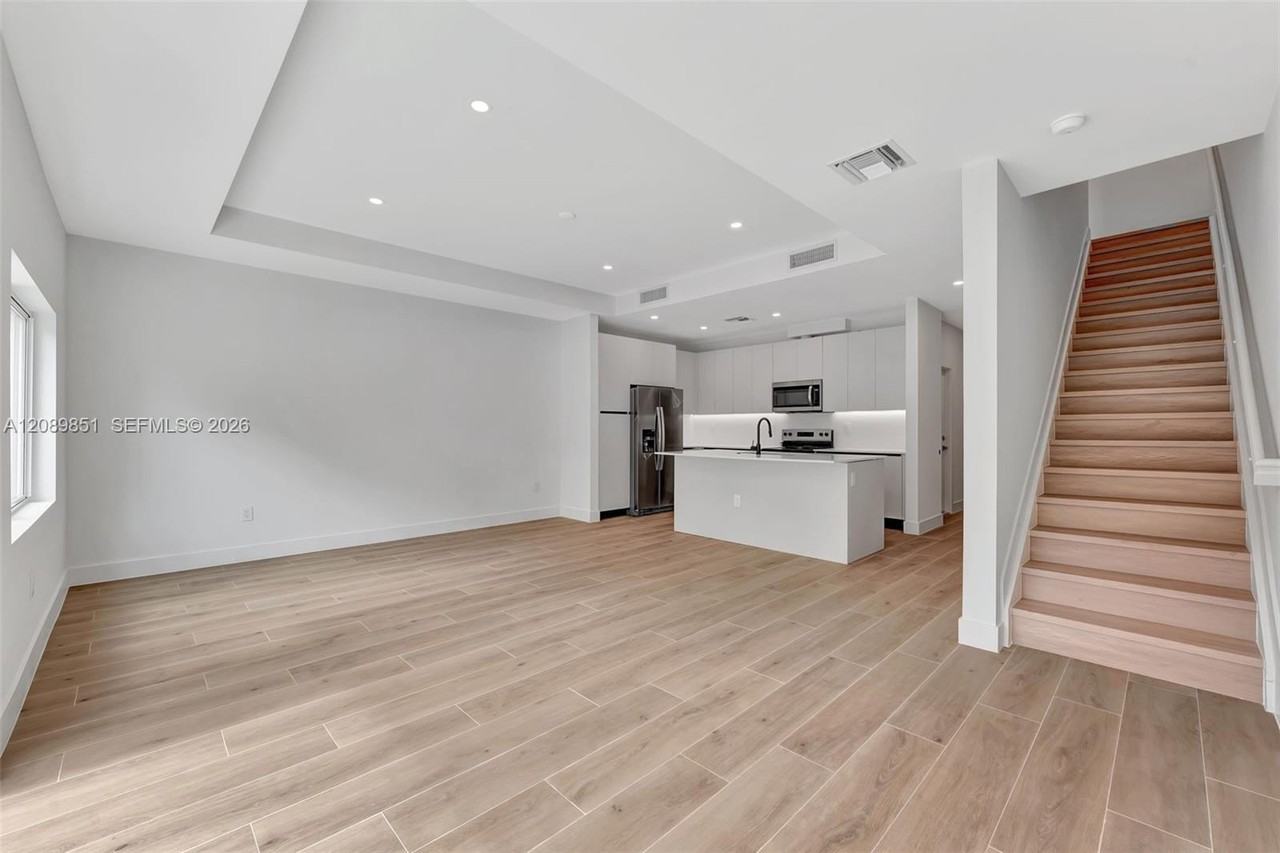 1533 Northwest 94th Way - Photo 2 of 8